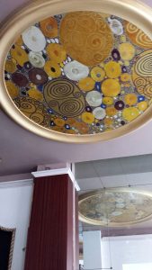 Plafond peint et dorure d'après Klimt