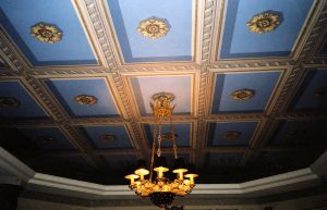 Plafond peint en trompe l'oeil