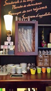 Trompe l'oeil, toile peinte, baguettes