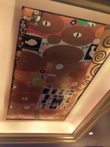 Plafond peint d'après Klimt