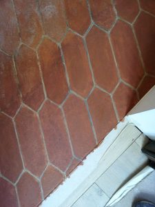 Trompe l'oeil de tomettes au sol