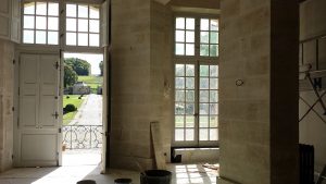 Fausse pierre au château