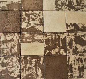 carreaux à la chaux et métalis, ton crème et bronze