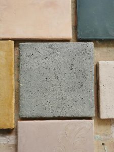 Carreaux faits main à la chaux, avec incrustation de quartz, pour murs et sols