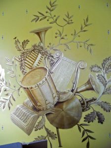 Ornementation peinture sur dorure