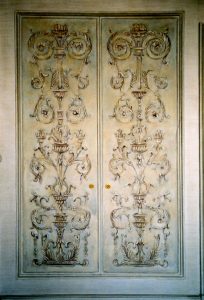 Ornementation peinture sur porte